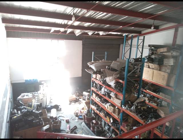 192M² FACTORY TO LET IN JET PARK